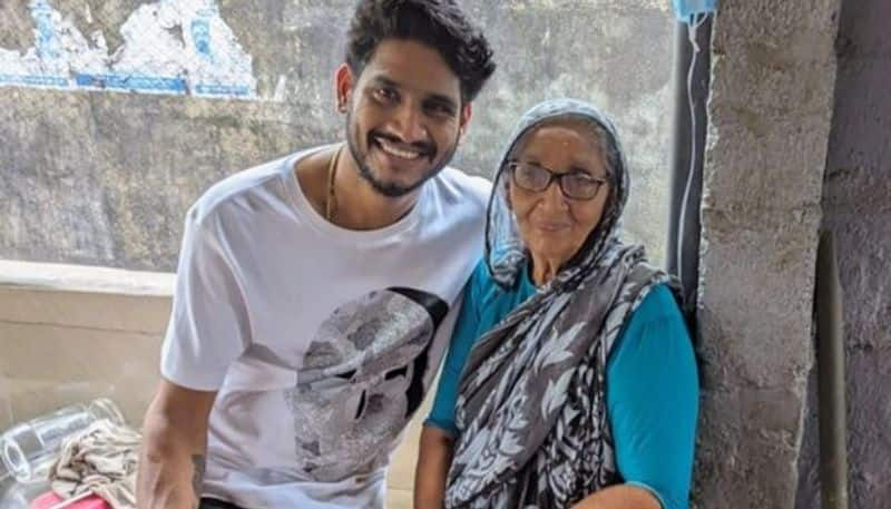 bigg boss winner akhil marar heart touching note for a old women nrn  