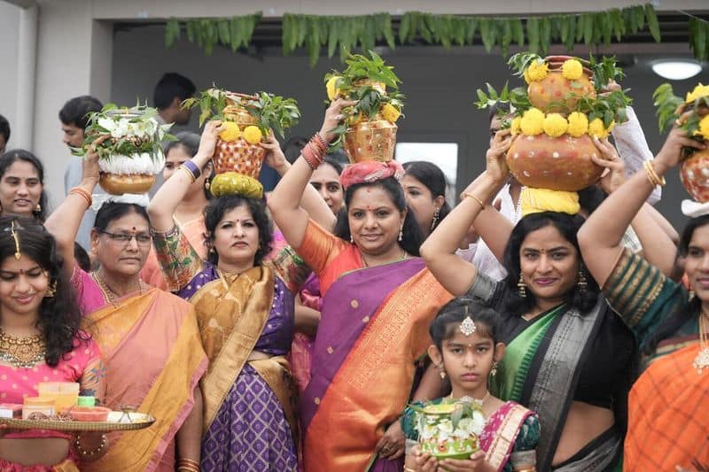 brs mlc kalvakuntla kavitha celebrates Bonalu with Indian diaspora in Australia ksp