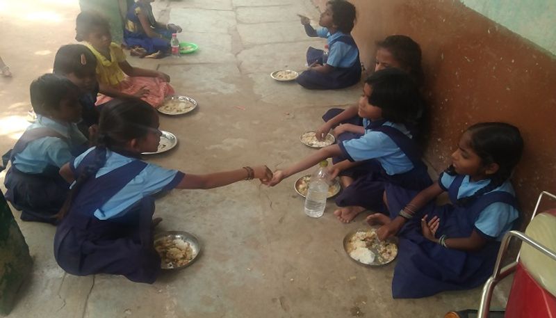 Maharashtra SHOCKER! Lizard in midday meal? 40 students from Thane hospitalised with food poisoning gcw