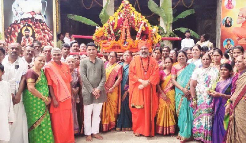 Womens Carrying Pallakki at Gadag District gvd