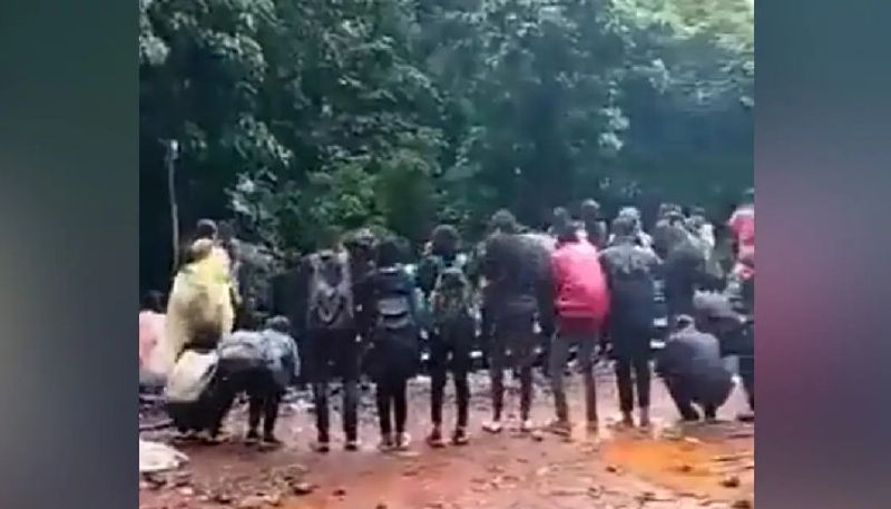 Sit-ups with trekkers who came to see Dudhsagar Fallsvideo went viral - bsb