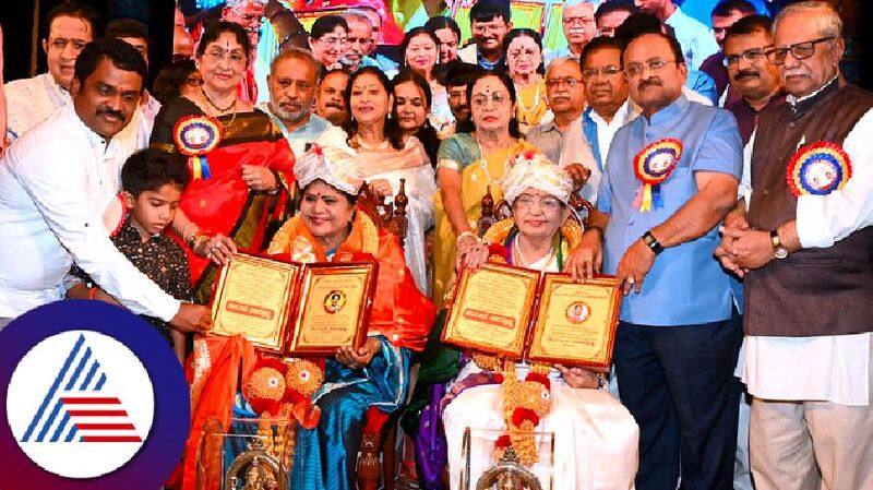 swarasamrajne award for p susheela and lr ishwari in raveendra kalakshetra bengaluru rav