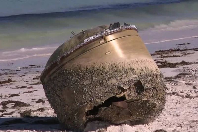 Mysterious object found on the Australian coast.. Part of the missing Malaysian plane?