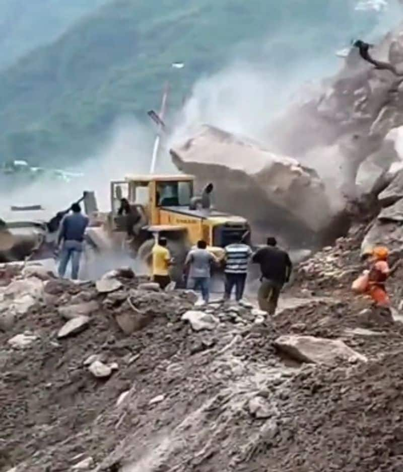 JCB drivers and others escaped in Himachal Pradesh as Big boulders fell down Viral video