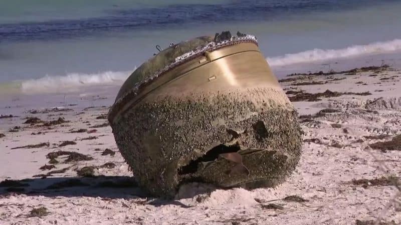 Mysterious object washes up on Australian beach; internet links it to UFOs, MH370 flight, Chandrayaan-3 & more snt