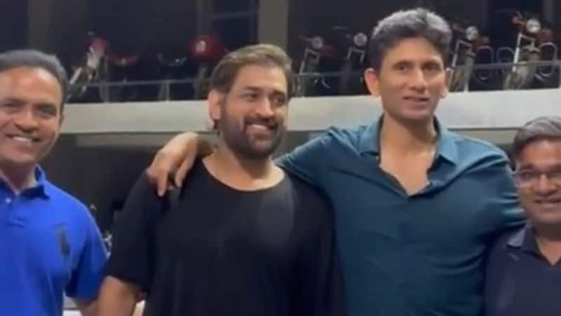 Former cricketer Venkatesh Prasad stunned to see vehicle collection of MS Dhoni prn