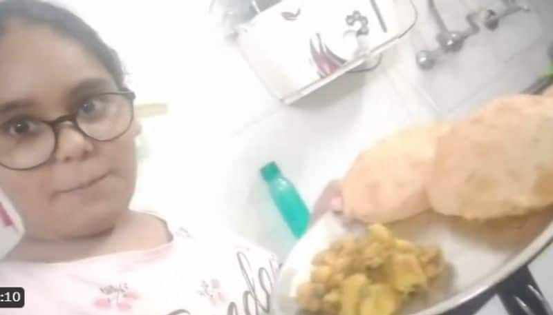 mother slaps girl for taking vlog instead of eating food hyp