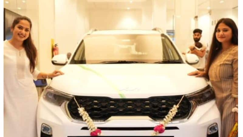 Ethirneechal serial actress madhumitha buys a brand new KIA car