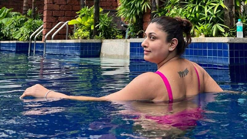 shwetha kunnur menon alias Malavika birthday celebration in Bikini viral photos