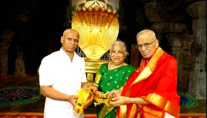 Infosys founder Narayana Murthy donate gold conch, tortoise idol to Tirupati APK