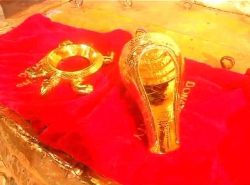 Infosys chairman Narayana Murthy, Sudha Murty Donate Gold Conch, Tortoise Idol To Tirupati Temple ksp