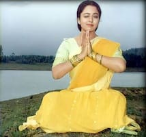 సినిమాల్లోకి రావాలనుకునే వారికి సౌందర్య ఏం చెప్పిందంటే.. ఇదేం చెడ్డది కాదు.. రేర్ ఫోటోస్‌ వైరల్‌