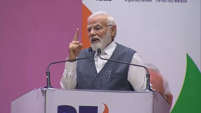 PM Modi address the NDA meeting