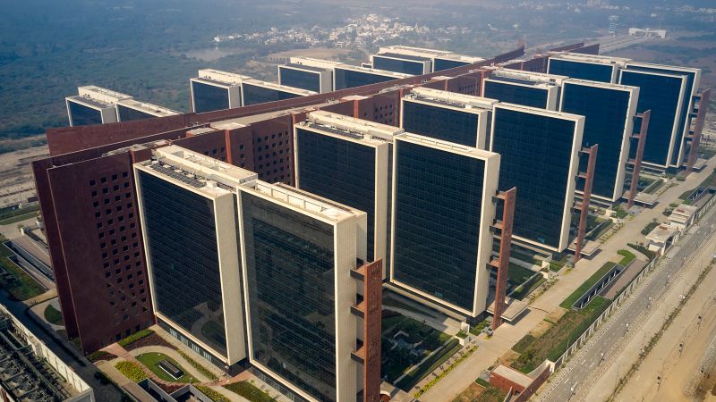 this surat building is now the world s largest office surpassing us s pentagon ash