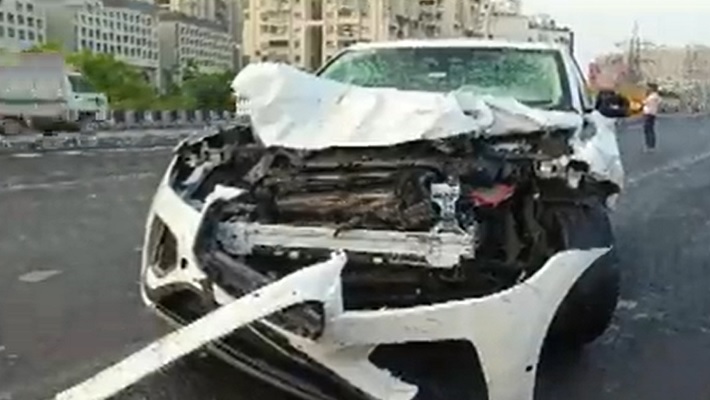 Benz car vandalized in Hyderabad Filmnagar - bsb