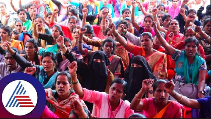 Guest teachers protest to various demands in freedom park at bengaluru rav