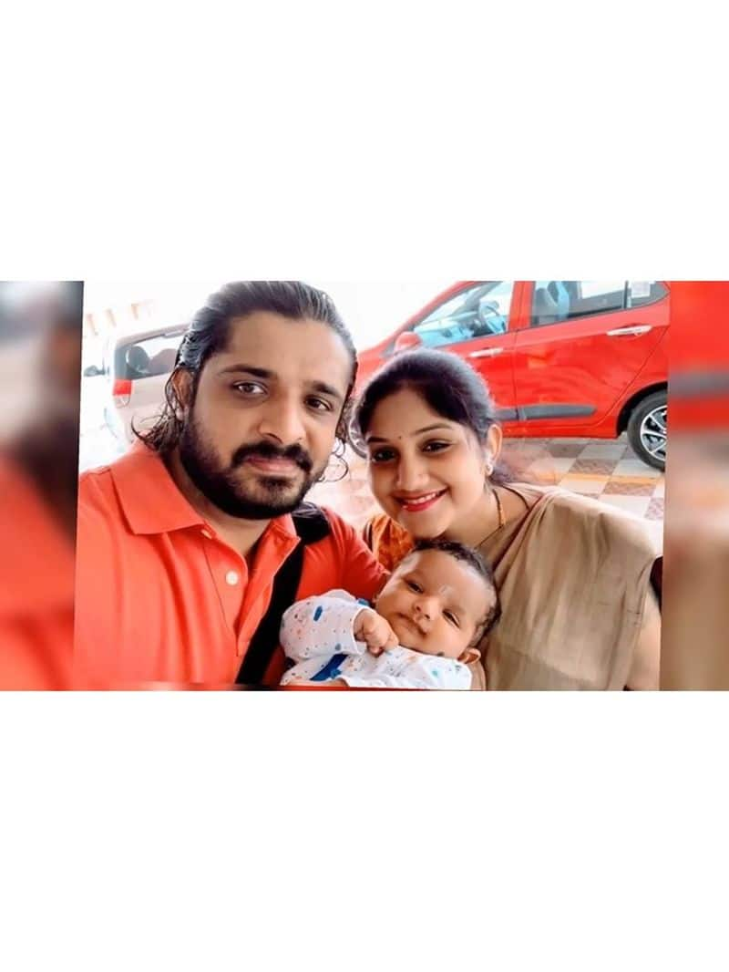 Kannada actress Sindhu Rao family and son photos vcs 