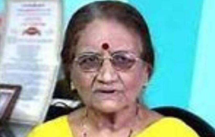 వారాల ఆనంద్ అనువాద కవిత : స్త్రీ