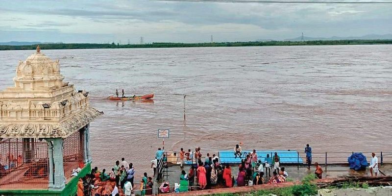 Heavy Rains: Godavari water levels rising rapidly at Bhadrachalam, Warns RMA  