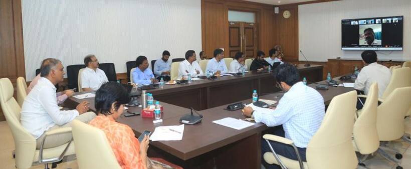 ఆరోగ్య కేంద్రాల్లో పాము కాటు, తేలు కాటుకు మందులు ఉంచుకోవాలి: సచివాలయంలో ఆరోగ్యమంత్రి హరీశ్ రావు సమీక్ష