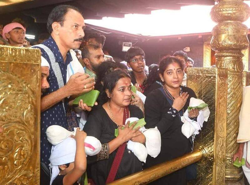 Sandalwood actress Sithara visit sabarimala temple offered special pooja to swamy ayyappa ckm