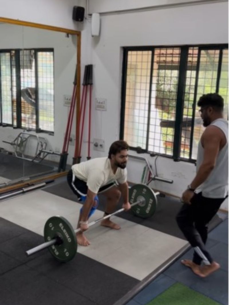 Watch Video: Exercise करने लगे रिषभ पंत, जानें रिहैब कर रहे 4 स्टार ...
