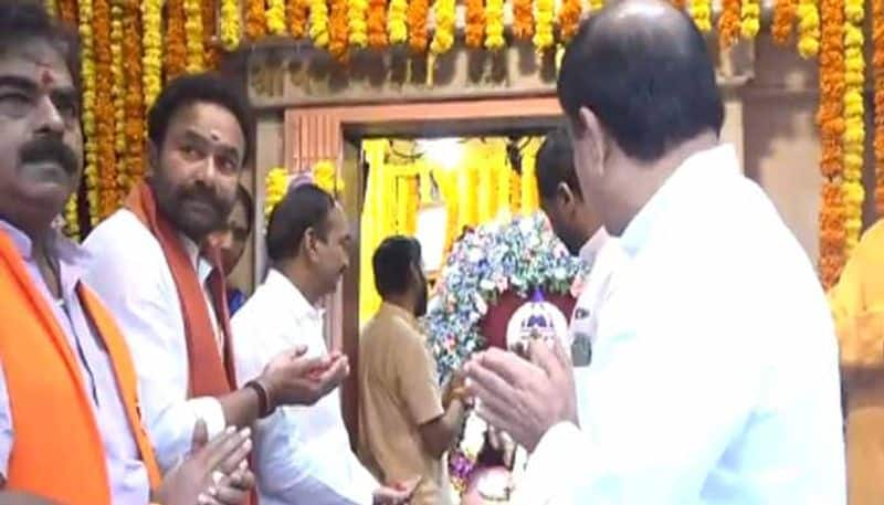 Union Minister  Kishan Reddy  Offers Special  Prayers  at Bhagyalaxmi  Temple in Hyderabad lns