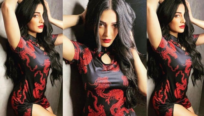 Salaar Actress Shruti Haasan Stunning stills in tight outfit NSK