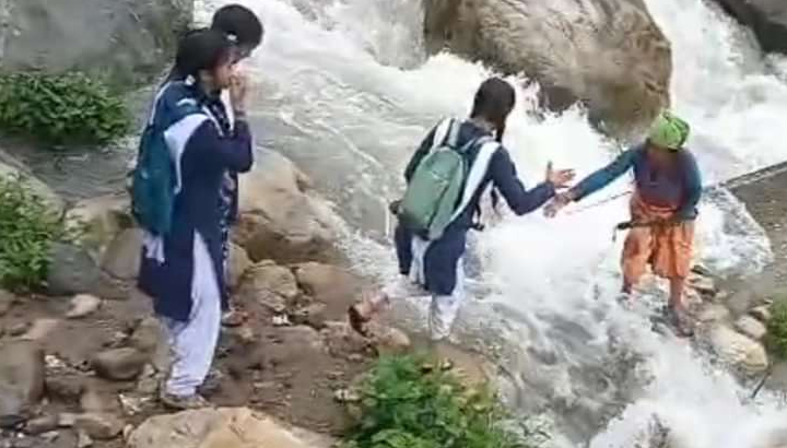 Students Appeared for the Exam Through Flood in Mangaluru grg 