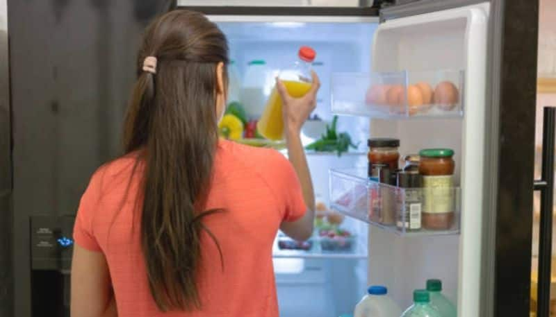 Is it OK to put hot food in the fridge? rsl