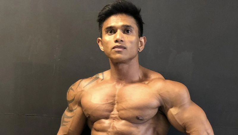 Gym Trainer from Indonesia died after a 210 kilo barbell fell on his neck while training 