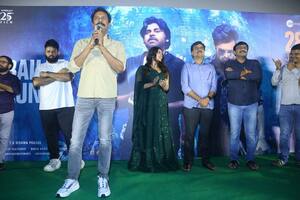 `బ్రో` ట్రైలర్‌ ఈవెంట్‌లో కేతిక స్పెషల్ ఎట్రాక్షన్‌.. ఇది శాంపుల్‌ మాత్రమే, సినిమాలో అసలు మజా అంటోన్న తమన్‌ 