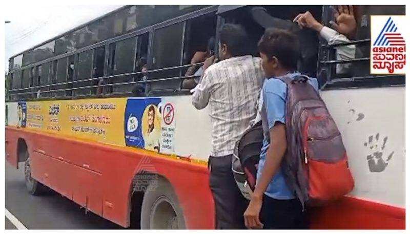 Students dangerous travel in ksrtc bus at yadagiri nbn