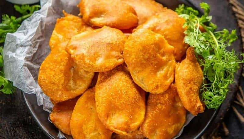 here is the simple recipe of aloo pakora hyp 