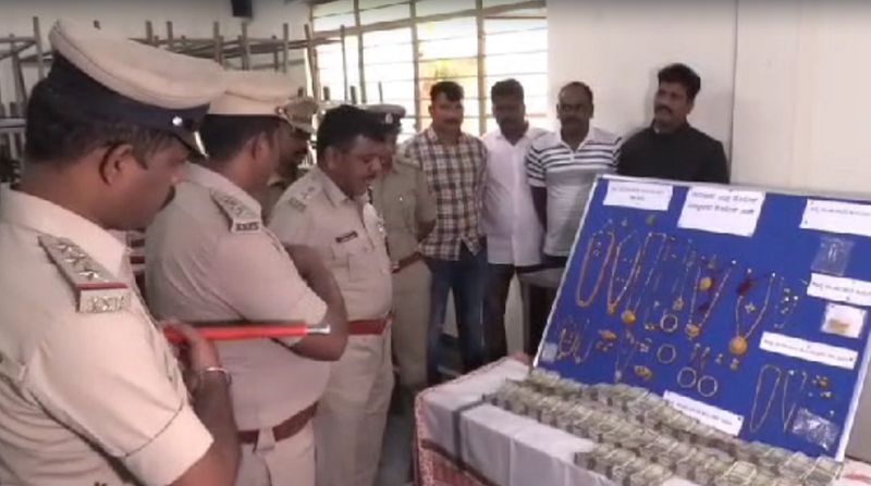 Davangere police handed over the stolen items worth lakhs to the heirs gvd