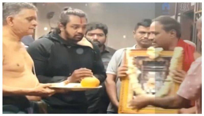 Actor Dhruva Sarja in Raghavendra Swami Mutt nbn