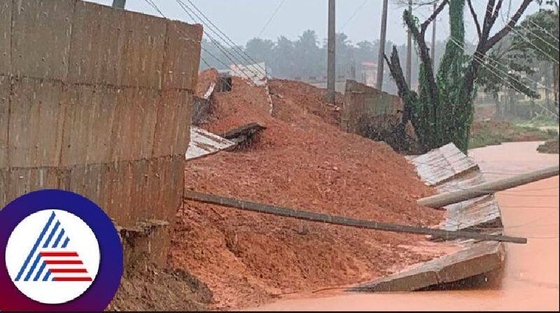 Highway barrier collapsed due to heavy rains in uppinangadi rav