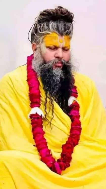 <p>वह कहते हैं कि मन का कोई भरोसा नहीं। कभी भी किसी का भी मन कहीं भी फिसल सकता है।</p>
