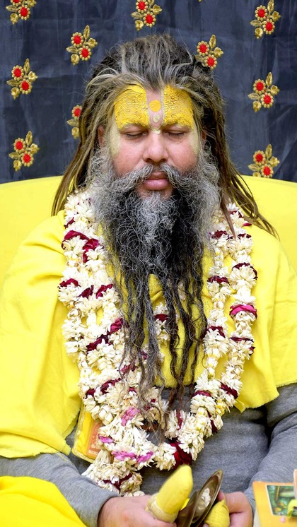 <p>धार्मिक मान्यताओं के मुताबिक, जीवन का अंतिम सत्य मृत्यु है। यह समझने के बाद लोग पाप और अपराधों से दूर हो जाते हैं और भगवान का आश्रय लेते हैं।</p>
