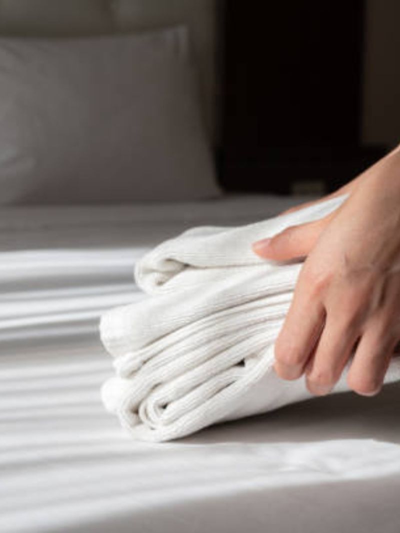 10 Simple Tips to Keep Your Bedsheets and Towels Odor-Free During Monsoon rsl