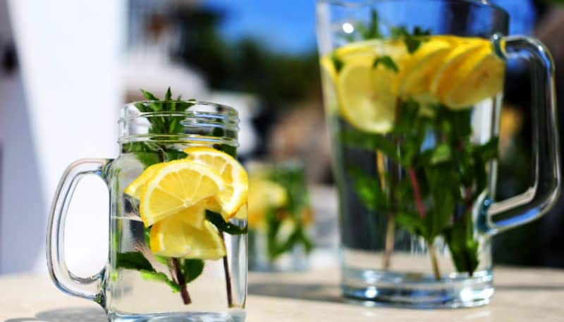 Reasons Why You Should Have Lemon Water First Thing In The Morning azn