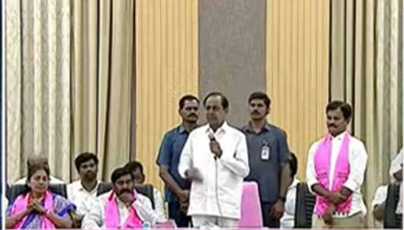 మూడు గంటల విద్యుతంటే రైతులే తిడుతున్నారు: 24 గంటల విద్యుత్ పై  కాంగ్రెస్ కు కేసీఆర్ కౌంటర్