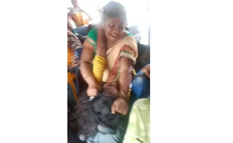 womens fight in bus for seat at tumakuru gvd