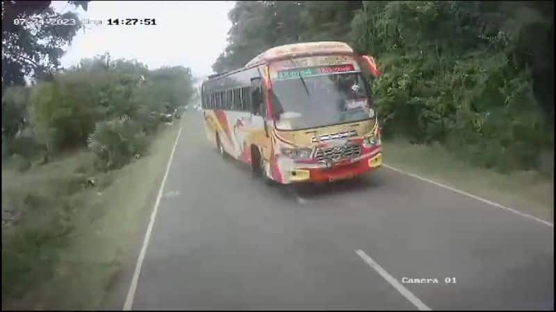 one person highly injured while private bus hit tractor in thanjavur district