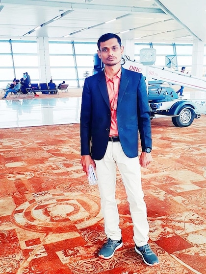 <p>दिलखुश कुमार ने 12वीं तक पढ़ाई की। घर की स्थिति खराब थी। जल्दी शादी हुई। जिम्मेदारी सिर पर आ गई कमाने दिल्ली गए, रिक्शा चलाया।<br />
 </p>
