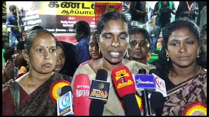 dmk person attacked who entered naam tamilar katchi meeting in krishnagiri