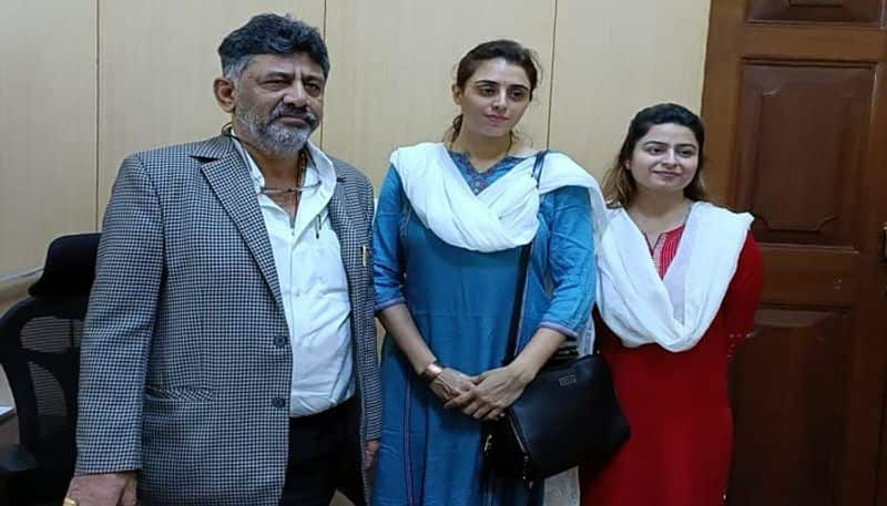 CP Yogeshwar Daughter Nisha Met DCM DK Shivakumar grg 