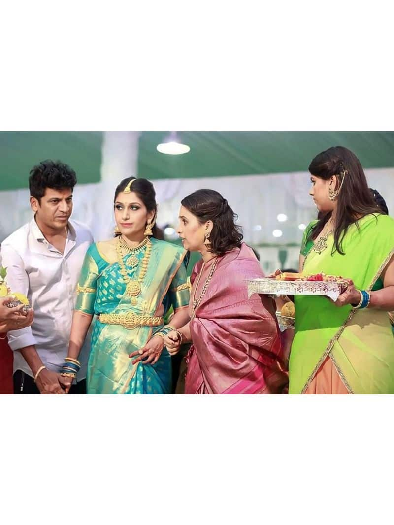 Shivarajkumar daughter Nirupama wedding photos goes viral vcs