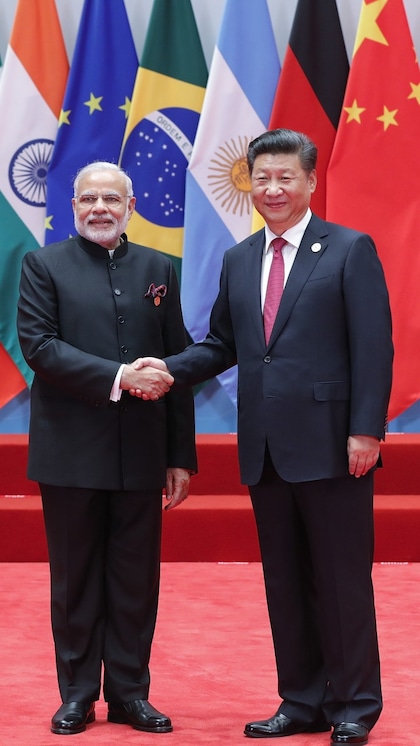 <p>वहीं चीन का रक्षा बजट भारत से तीन गुना ज्यादा है। ड्रेगन ने बीते दिनों बजट में  7.2 फीसदी करते हुए 19.61 लाख करोड़ कर दिया है। जिसे मात देने के लिए भारत को कई साल लग जाएंगे।</p>
