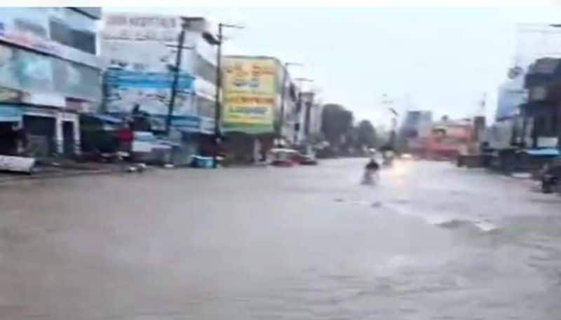 Road Connectivity Hanamkonda, Warangal Cut off due to Flood Water lns